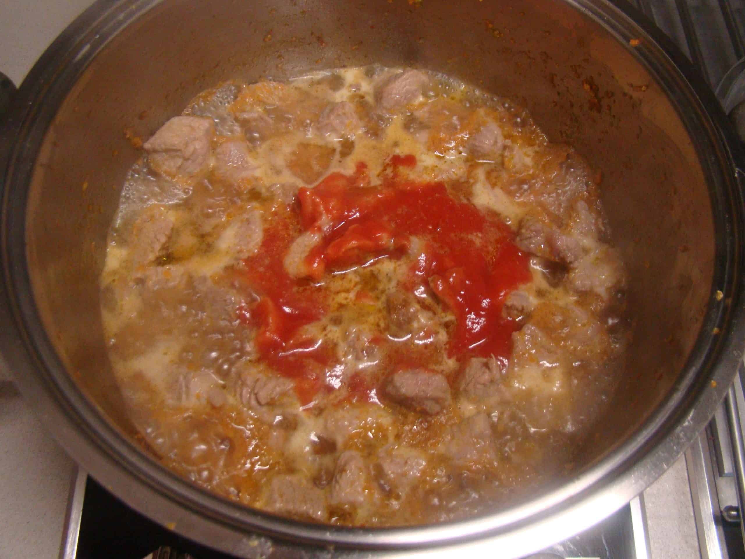 Cottura spezzatino di vitello.