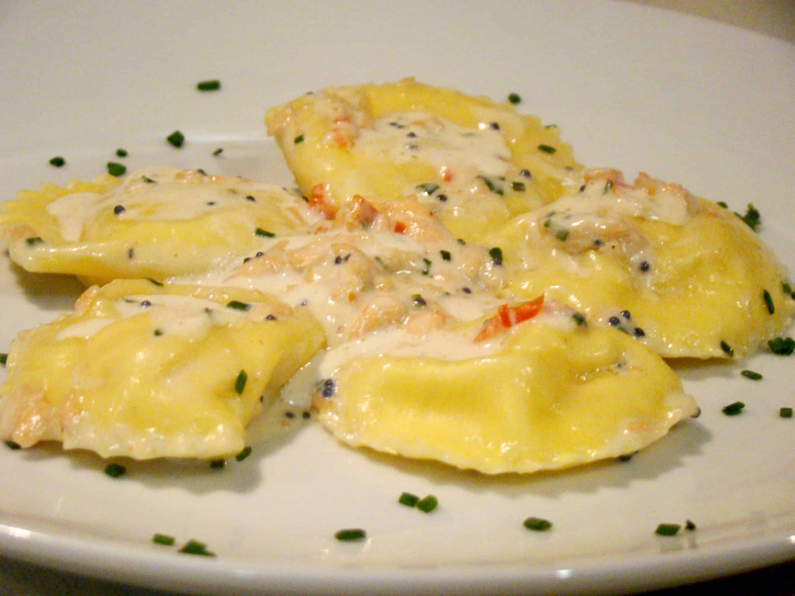 Ravioli al salmone, patate e mascarpone