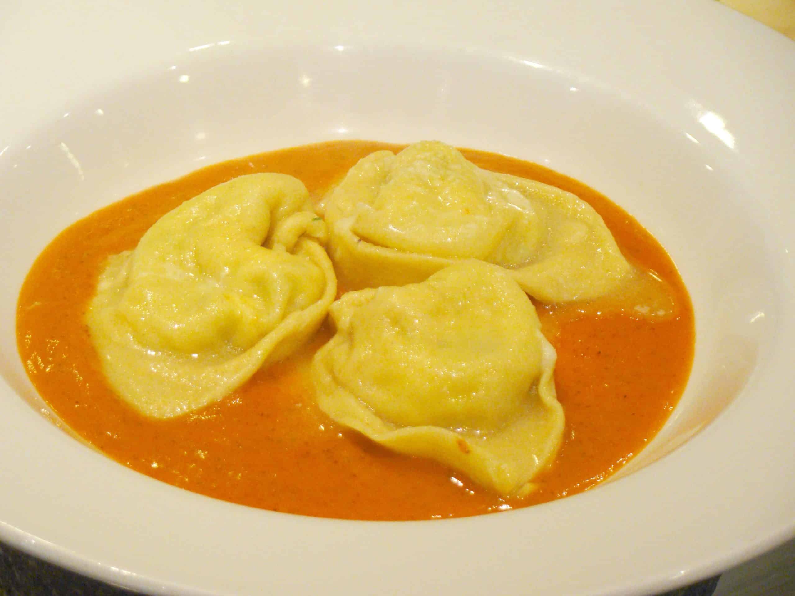 Tortelli di patate con salsa