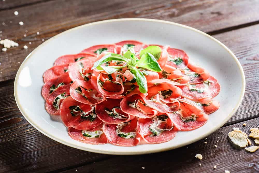 Carne cruda all'albese con salsa verde piemontese