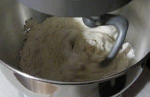 Lavorazione impasto del pane