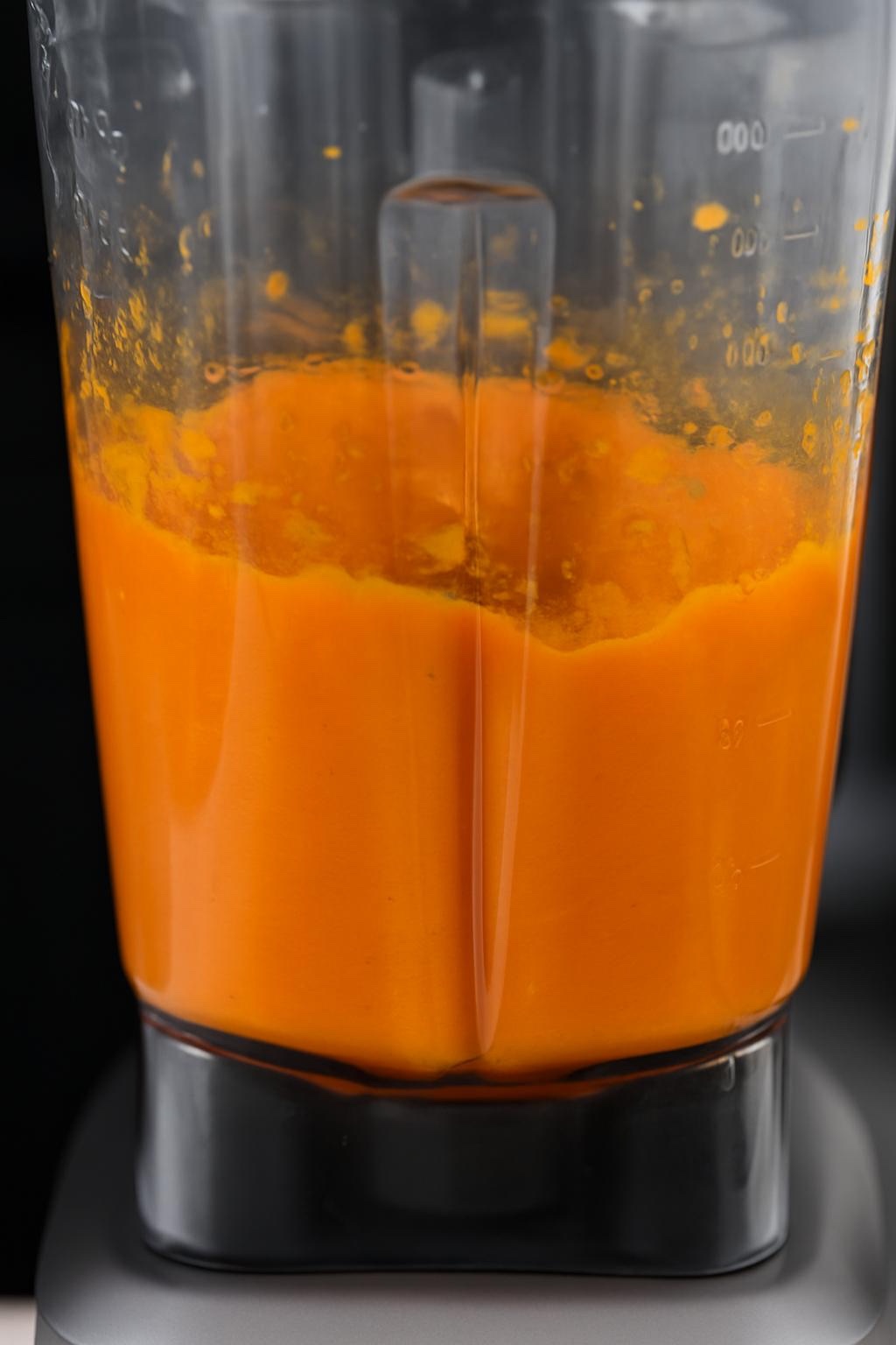 Frullatura con zenzero e curcuma