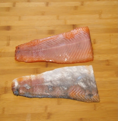 Filetto di salmone marinato a secco, con la pelle rimossa e la polpa pronta all’uso