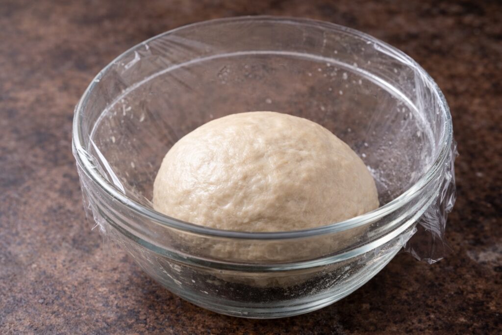 Impasto del bun per hamburger in prima lievitazione durante la puntata